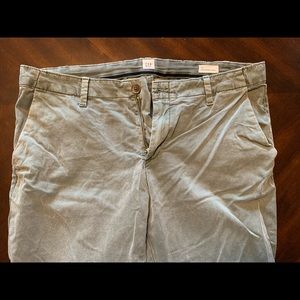 Gap Girlfriend Chino. Olive Green. Size 10.